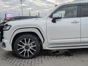 Toyota Land Cruiser 2023 White