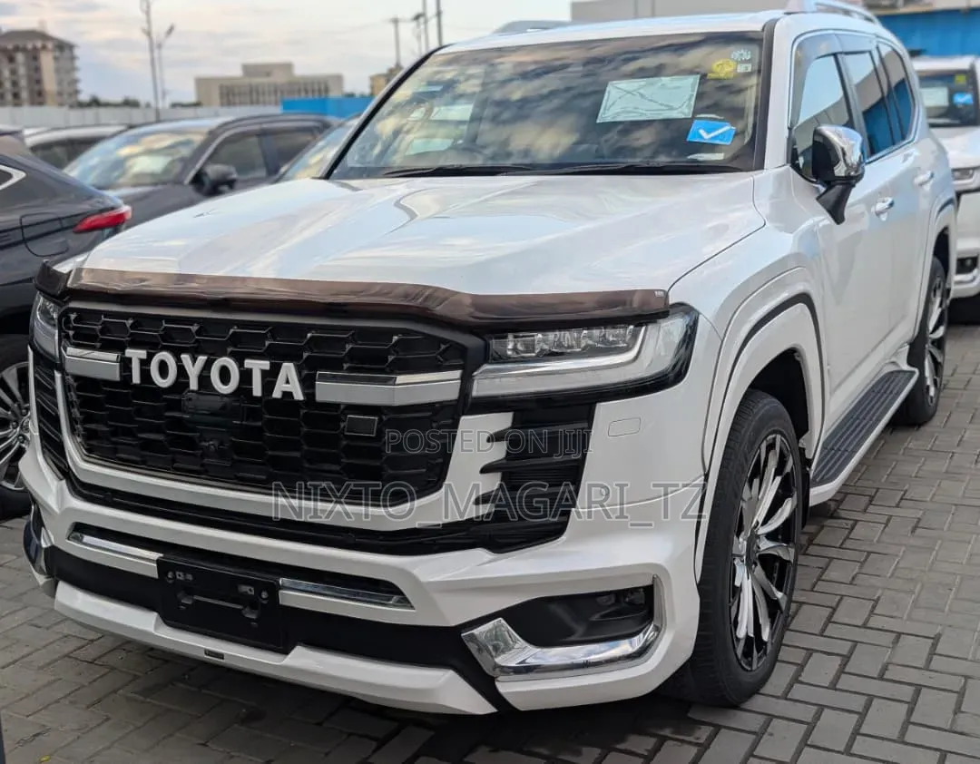 Toyota Land Cruiser 2023 White