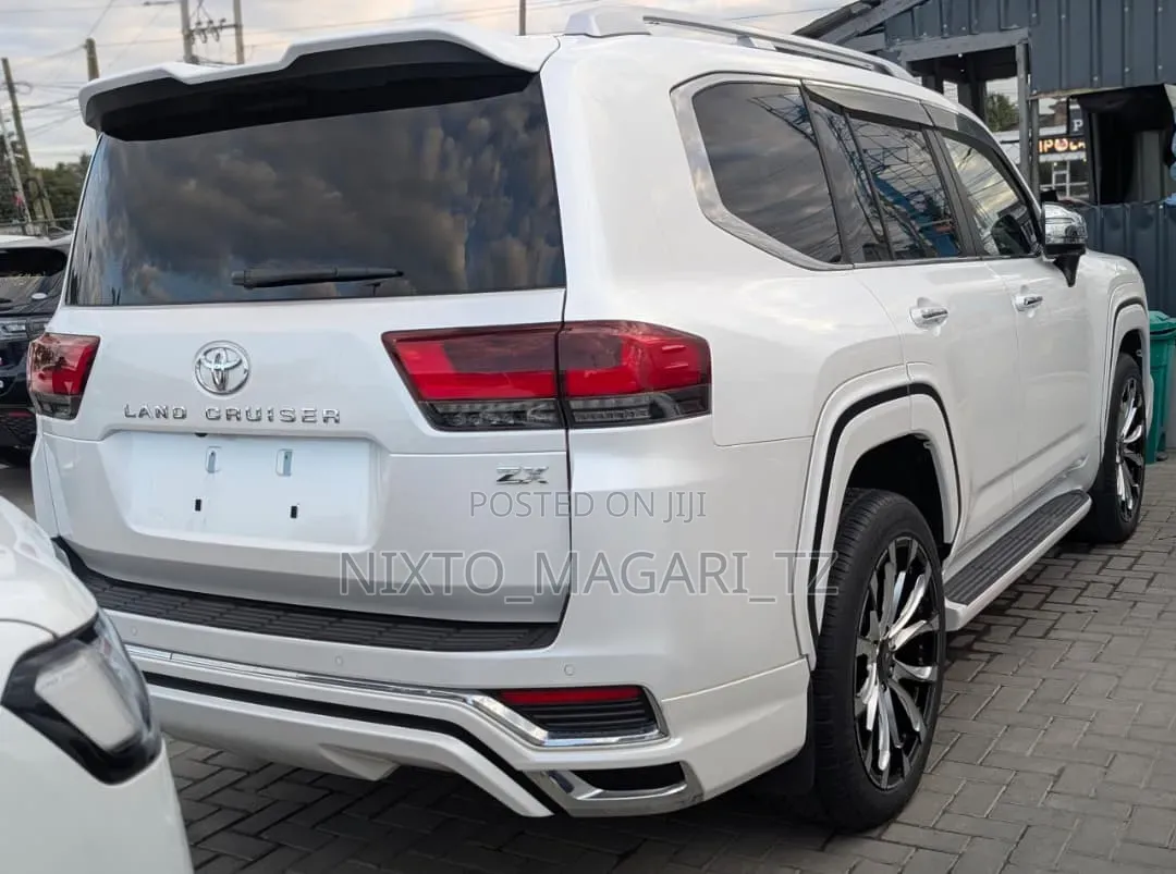 Toyota Land Cruiser 2023 White