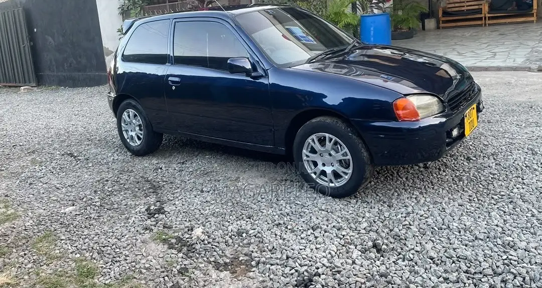 Toyota Starlet 2000 Blue