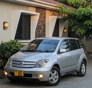 Toyota IST 2004 Silver