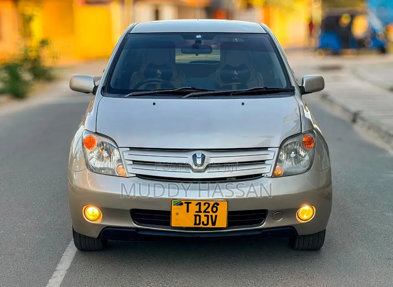 Toyota IST 2005 Silver