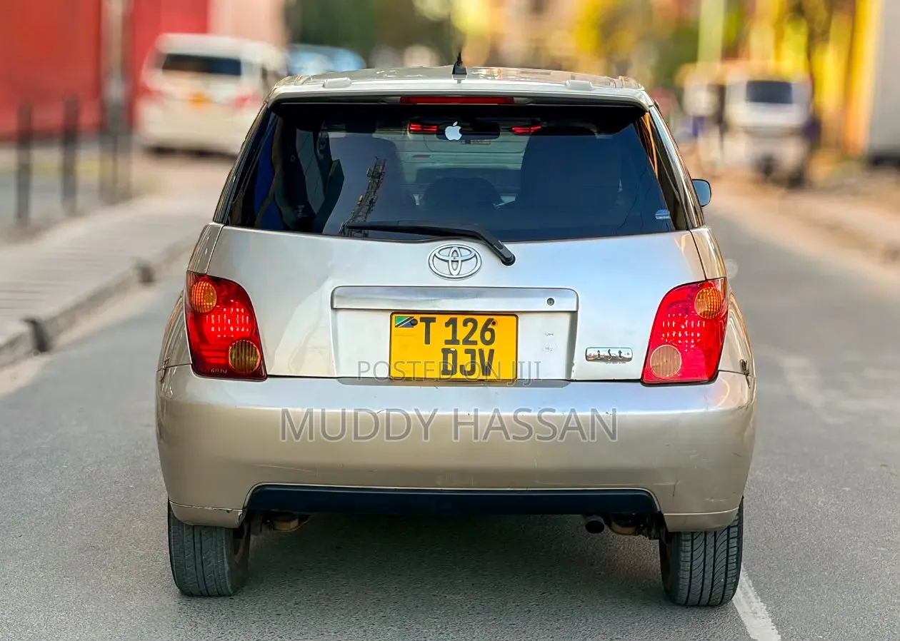 Toyota IST 2005 Silver
