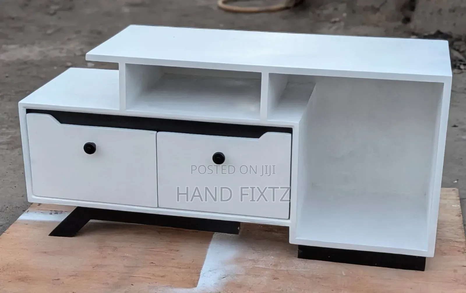 Min TV Stand