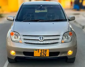 Toyota IST 2005 Gold