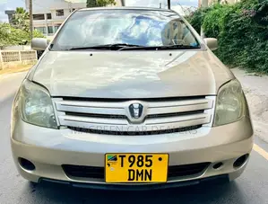 Toyota IST 2004