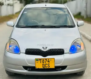 Toyota Vitz 2002 Silver