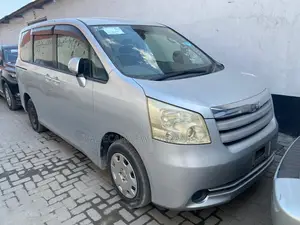 Toyota Noah 2007 Silver