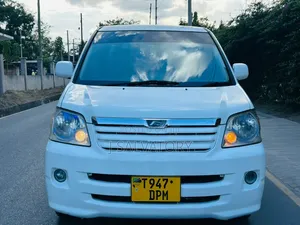 Toyota Noah 2004 White