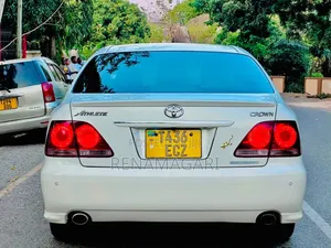 Toyota Crown Royale 2005 White