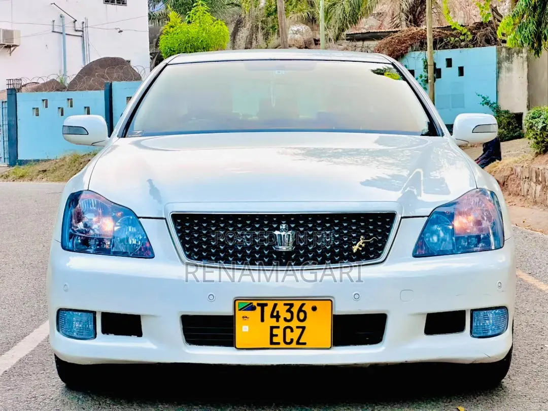 Toyota Crown Royale 2005 White