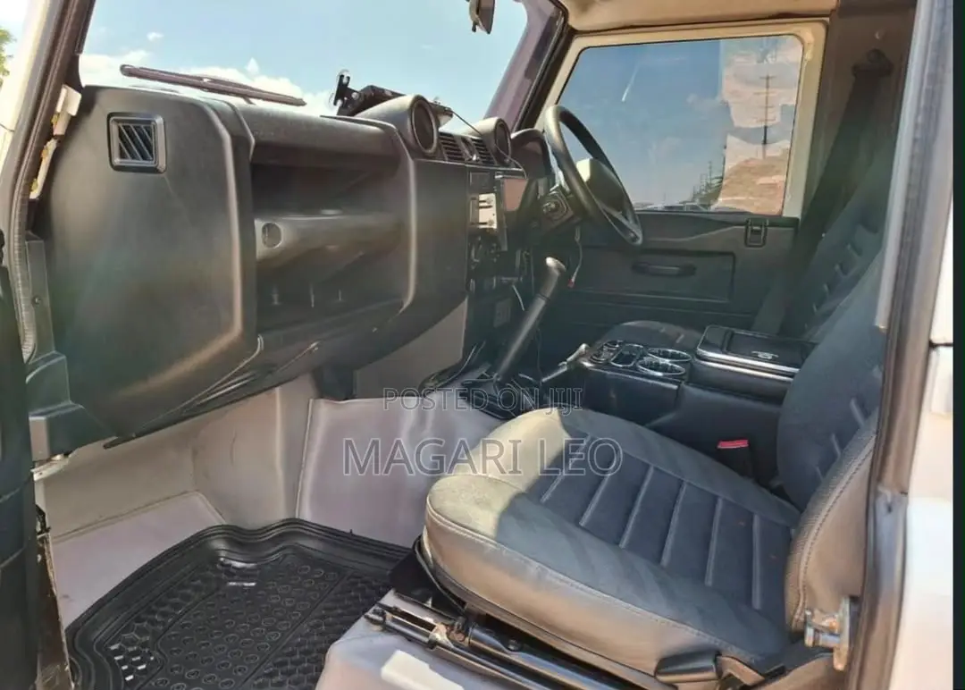 Land Rover Defender Puma 110 2.4 TD 2011 White