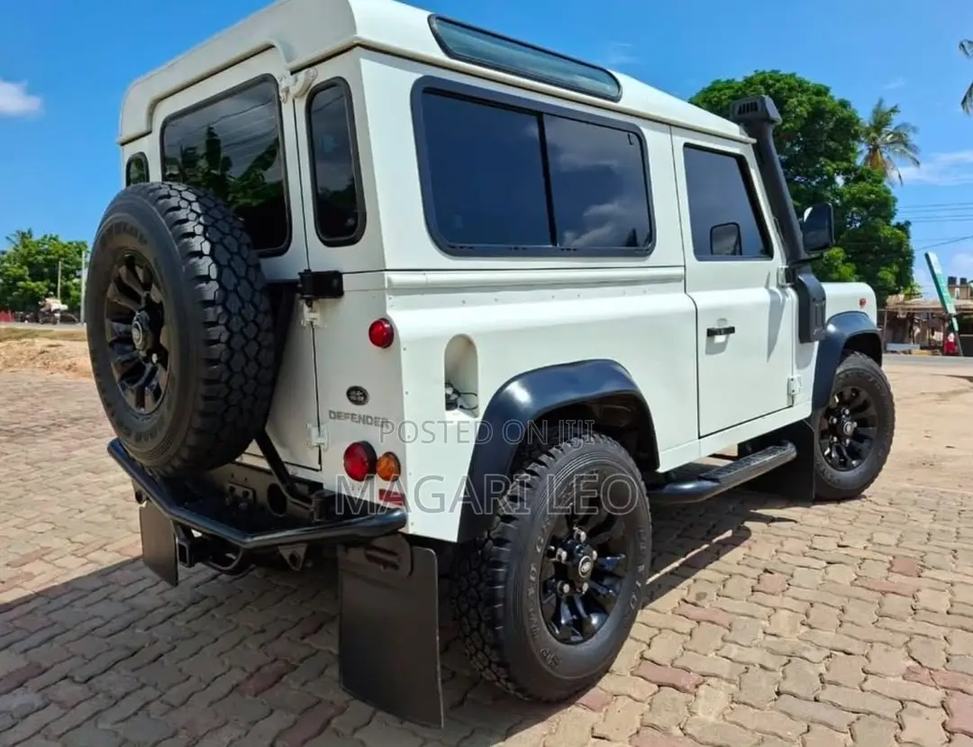 Land Rover Defender Puma 110 2.4 TD 2011 White