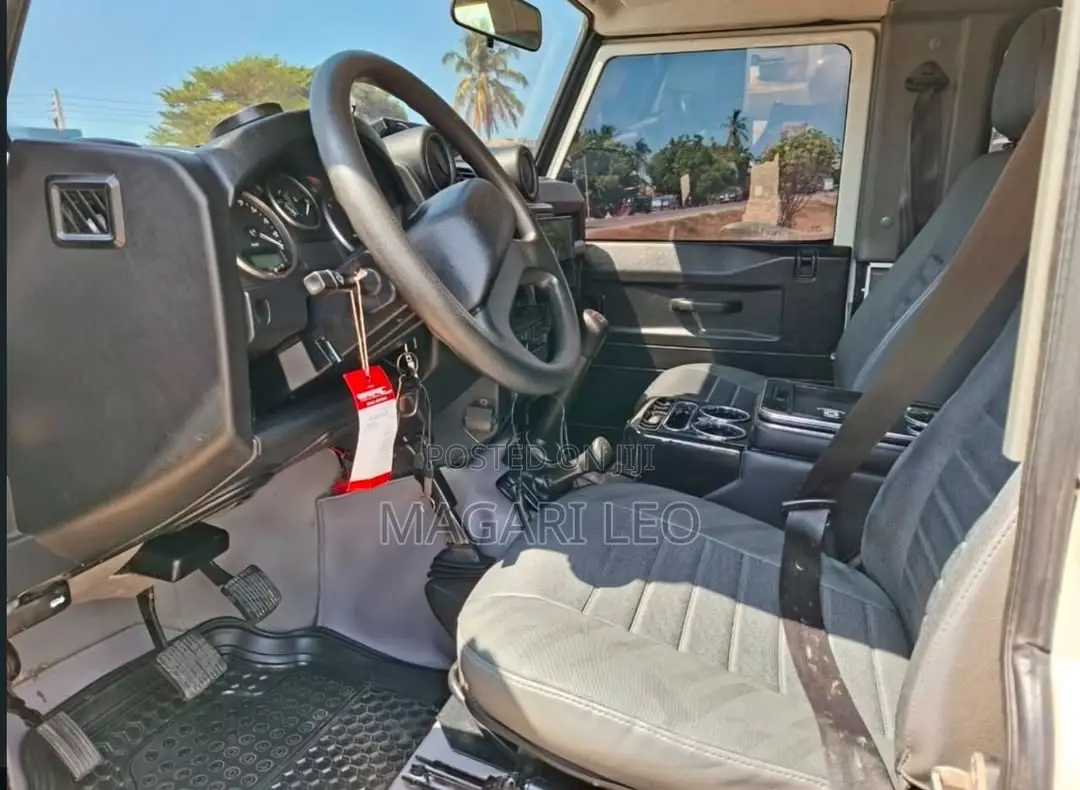 Land Rover Defender Puma 110 2.4 TD 2011 White