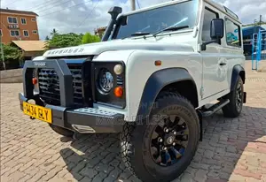 Land Rover Defender Puma 110 2.4 TD 2011 White