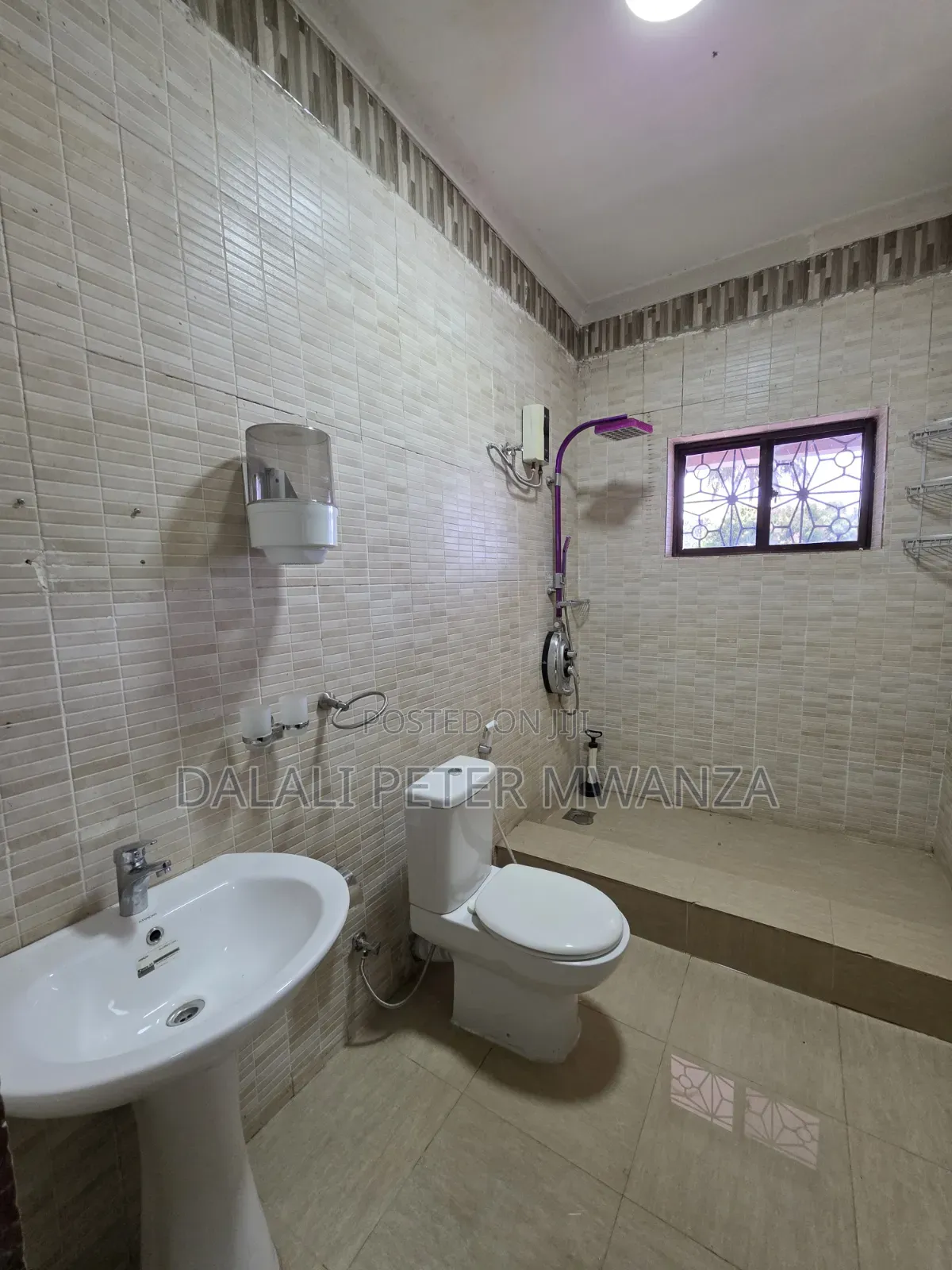 5bdrm Apartment in Rock City, Ilemela Ward for rent