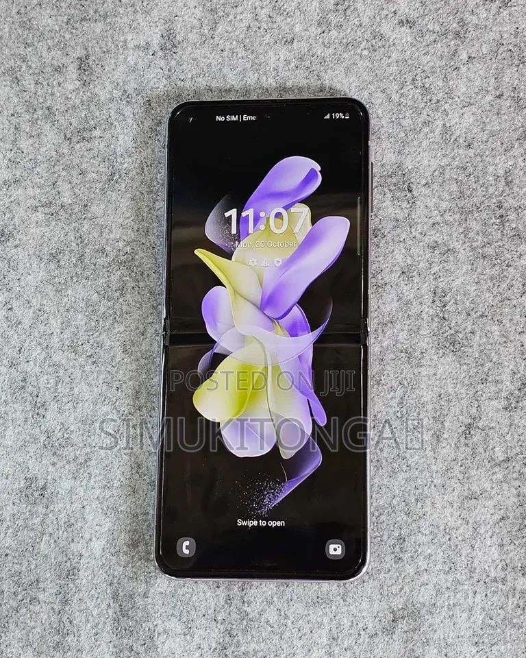 New Samsung Galaxy Z Flip4 256 GB