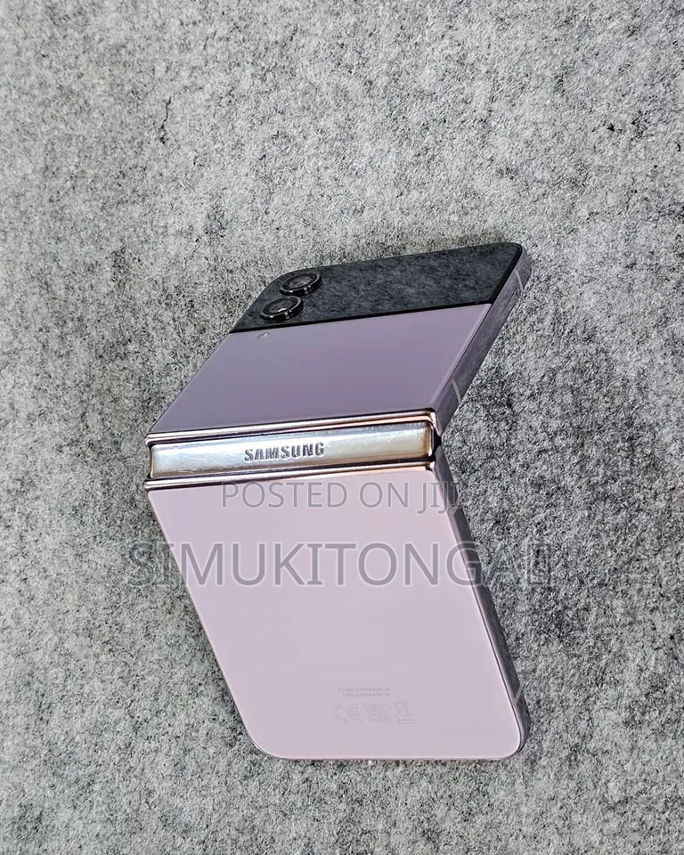 New Samsung Galaxy Z Flip4 256 GB