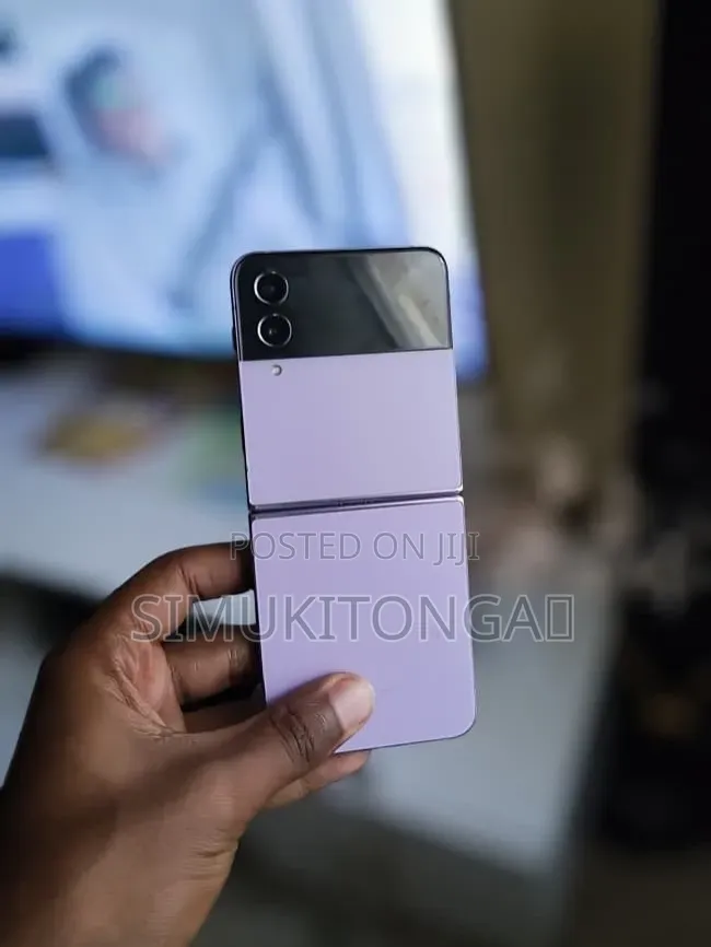New Samsung Galaxy Z Flip4 128 GB Purple