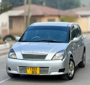 Toyota Opa 2003 Silver