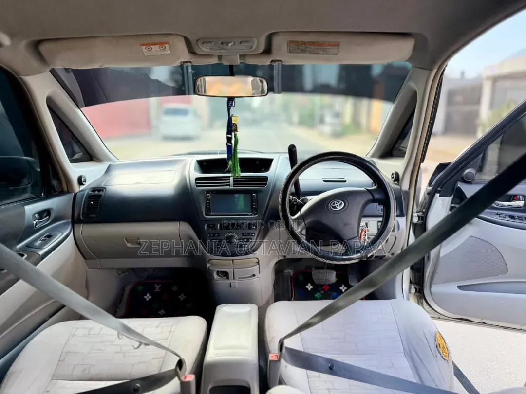 Toyota Opa 2003 Silver