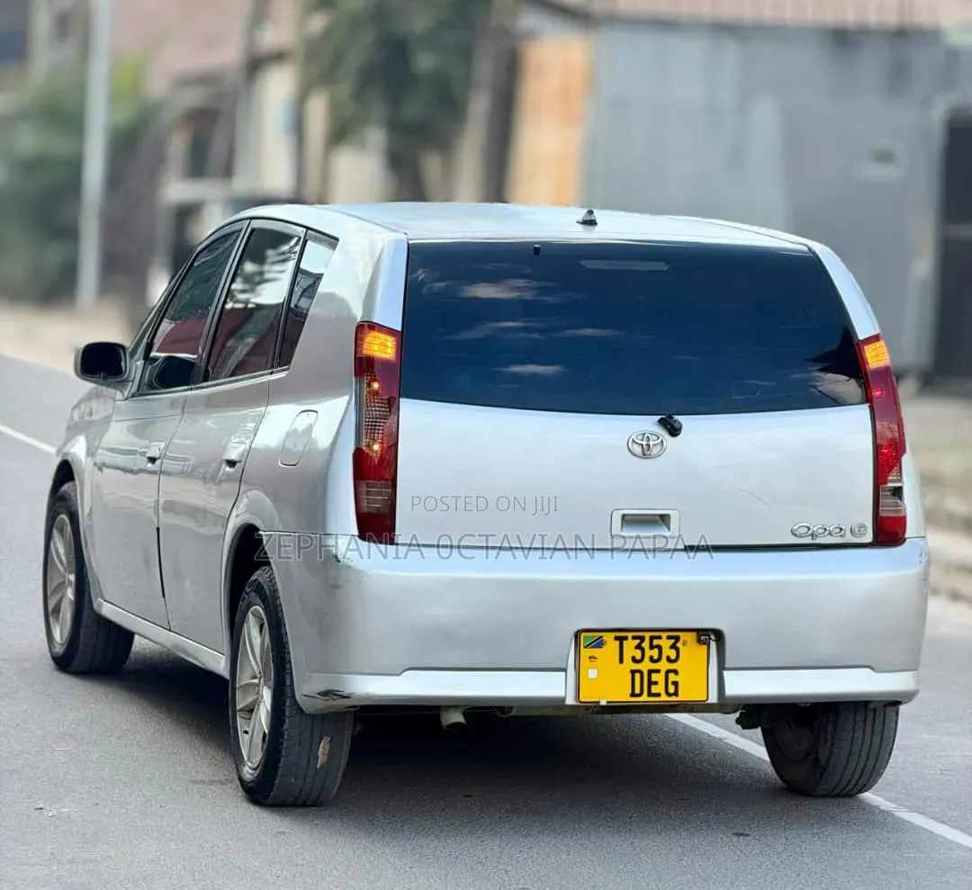 Toyota Opa 2003 Silver