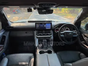 Toyota Land Cruiser 2023 White