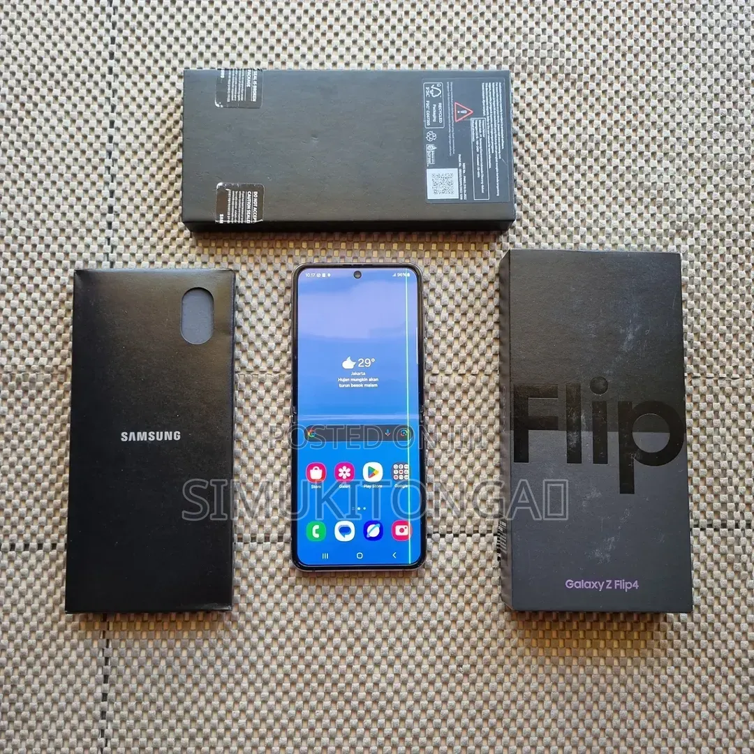 New Samsung Galaxy Z Flip4 256 GB