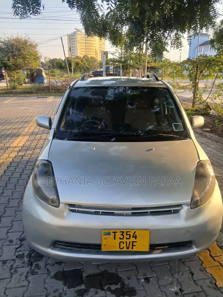 Toyota Passo 2004 Silver