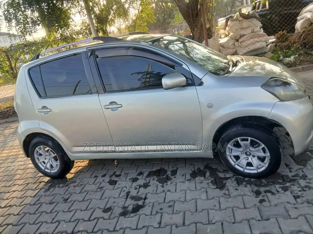 Toyota Passo 2004 Silver