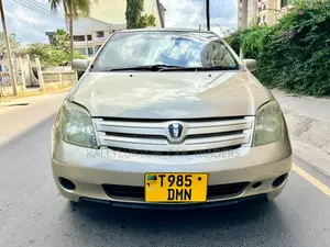 Toyota IST 2007 Gold