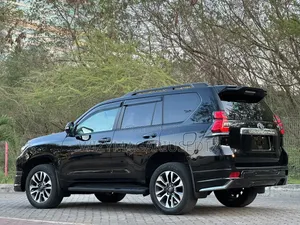 Toyota Land Cruiser 2023 Green
