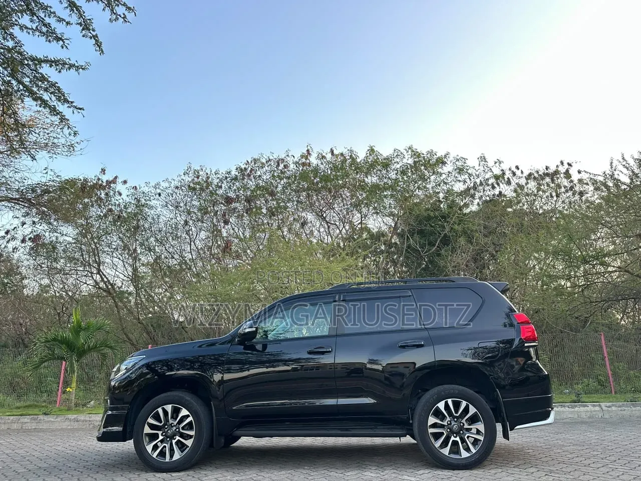 Toyota Land Cruiser 2023 Green