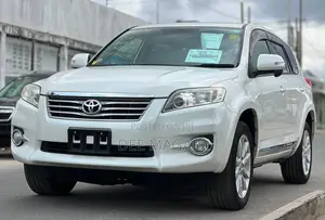 Toyota Vanguard 2011 White