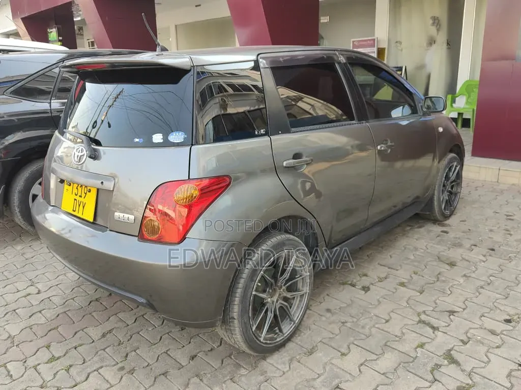Toyota IST 2004 Gray