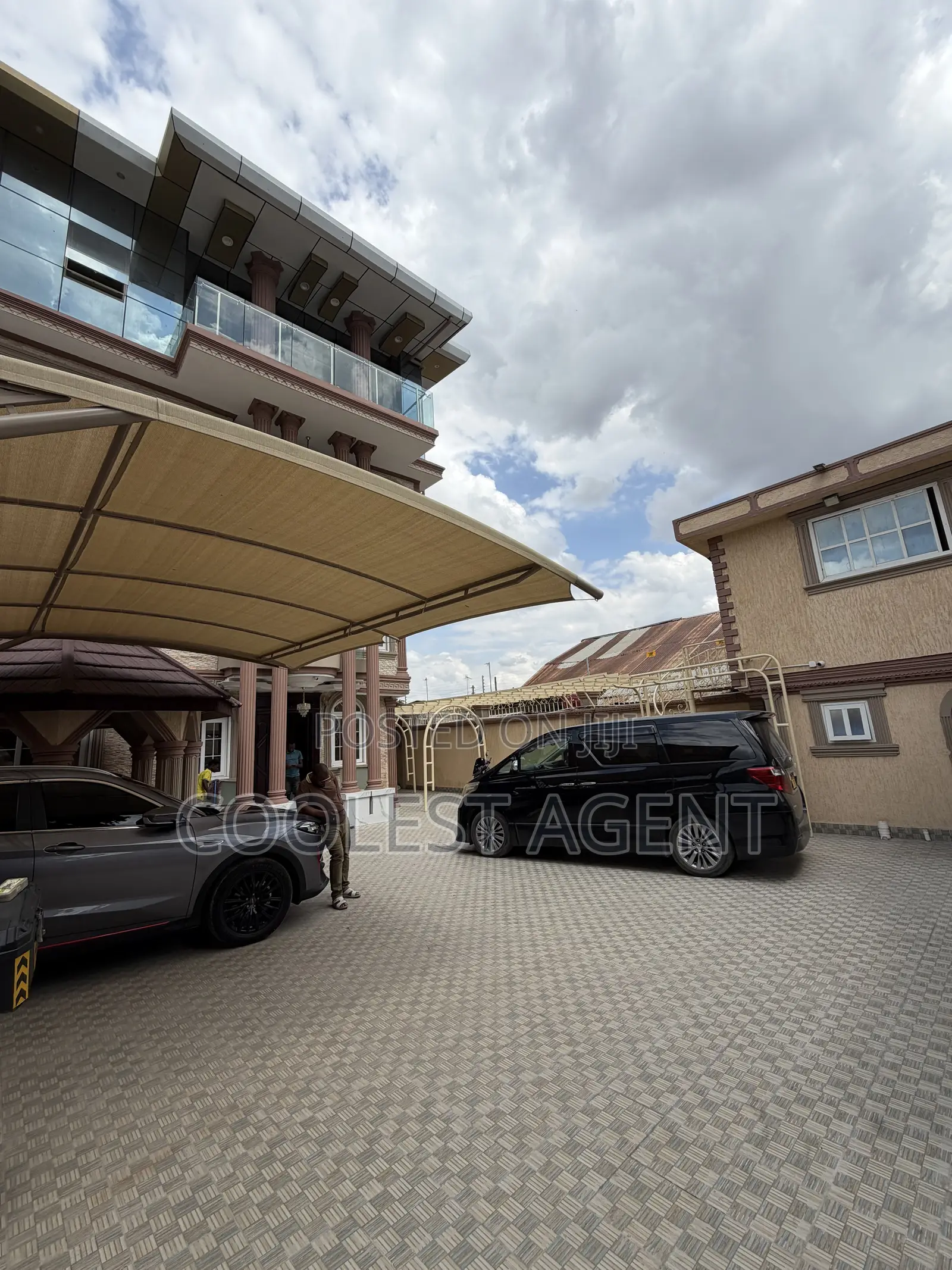 10bdrm Duplex in Coolest Estate, Kinondoni for sale