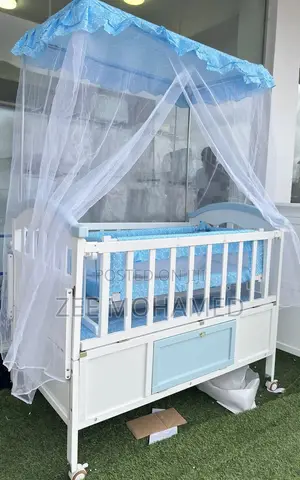 2-in-1 Baby Cot With Swinging Bassinet – Never Used
