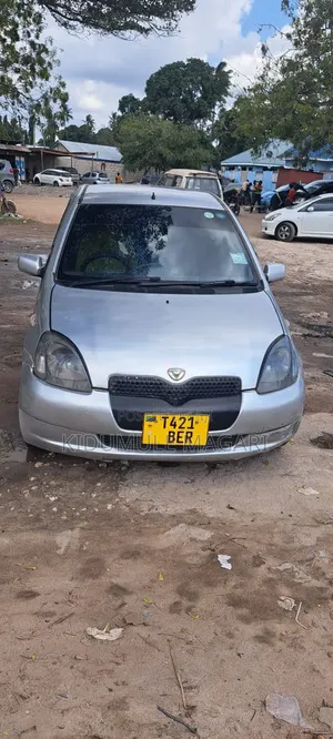 Toyota Vitz 2004 Silver
