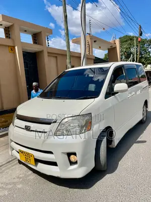 Toyota Noah 2.0 AWD (8 Seater) 2005 White