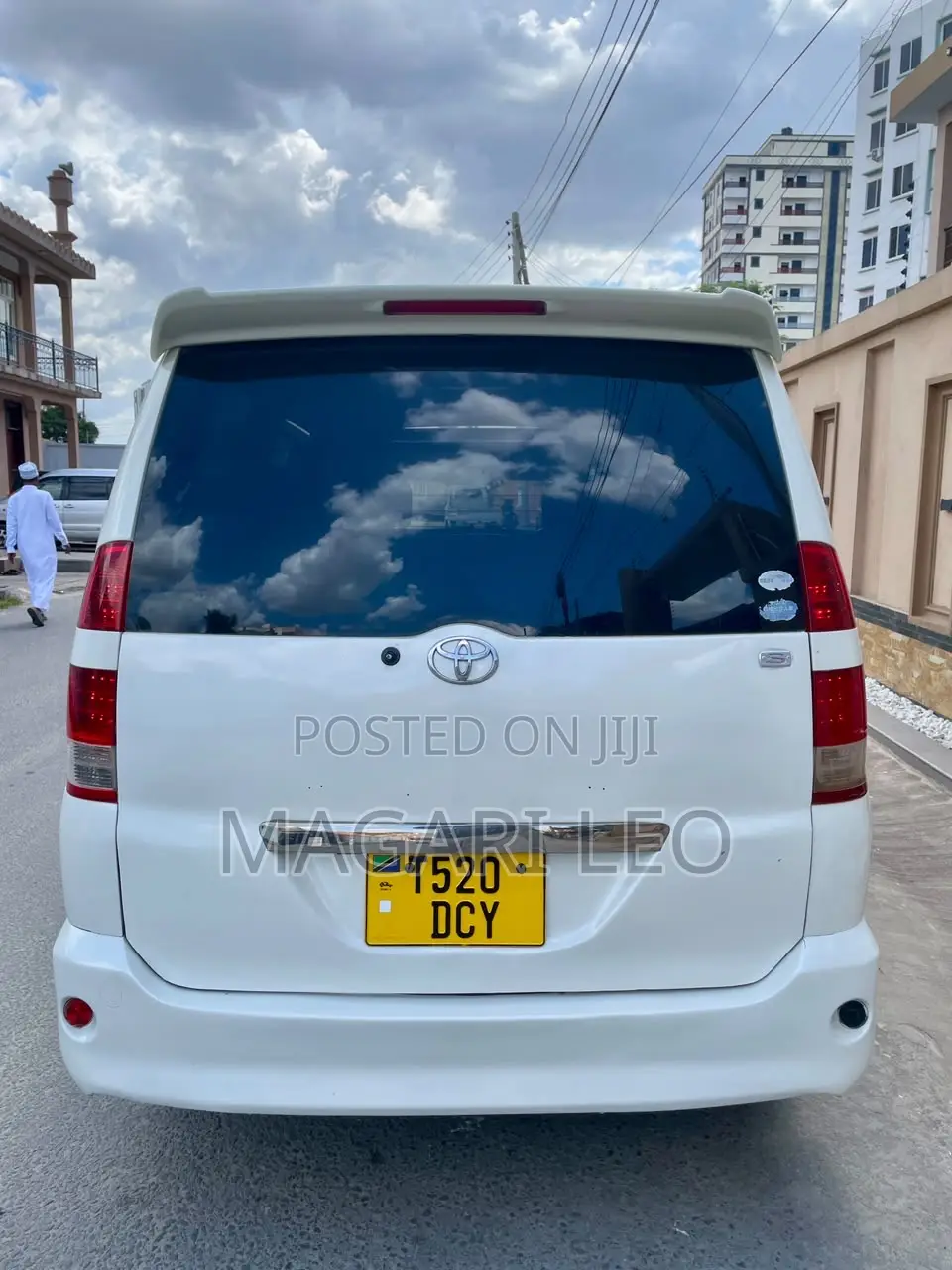 Toyota Noah 2.0 AWD (8 Seater) 2005 White