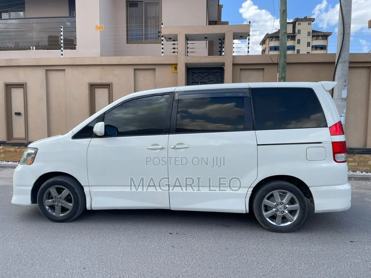Toyota Noah 2.0 AWD (8 Seater) 2005 White
