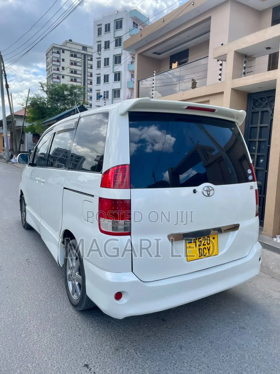 Toyota Noah 2.0 AWD (8 Seater) 2005 White