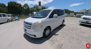 Toyota Noah 2010 Pearl