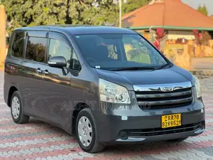 Toyota Noah 2.0 143hp AWD (7 Seater) 2008 Gray