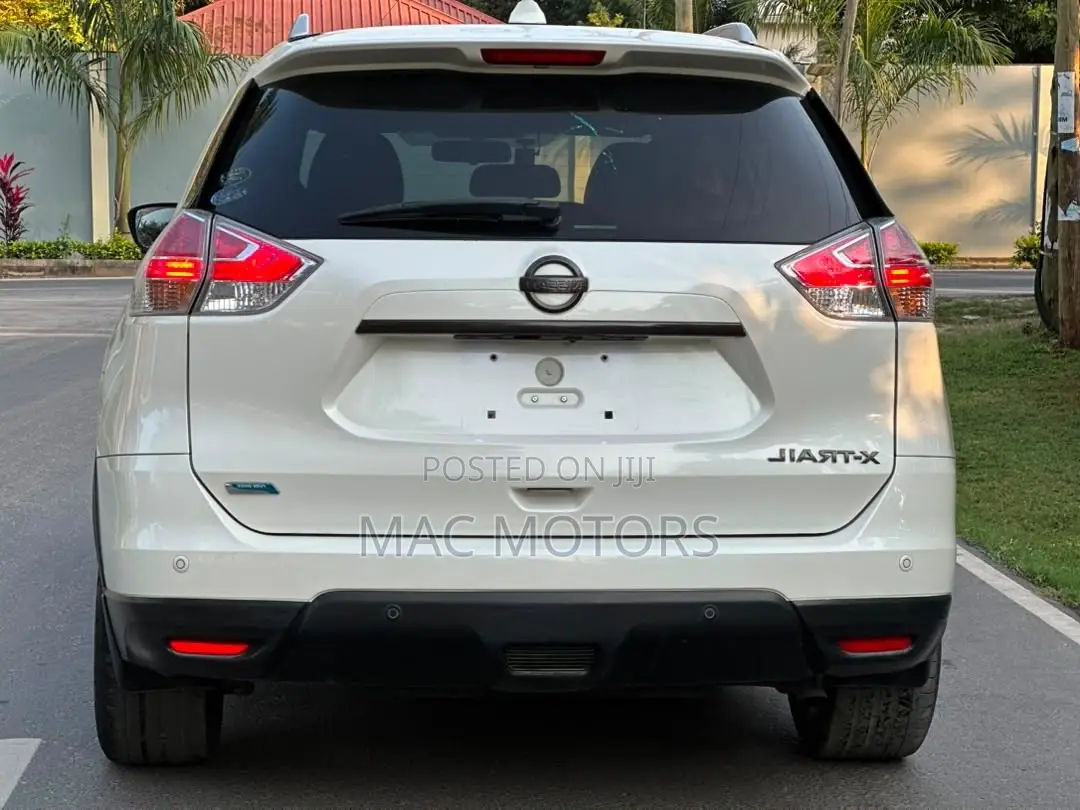 Nissan X-Trail 2.0 Petrol FWD 2015 White