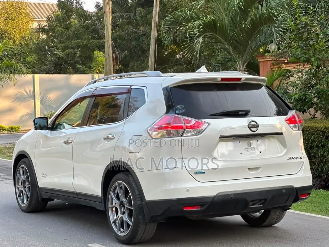 Nissan X-Trail 2.0 Petrol FWD 2015 White