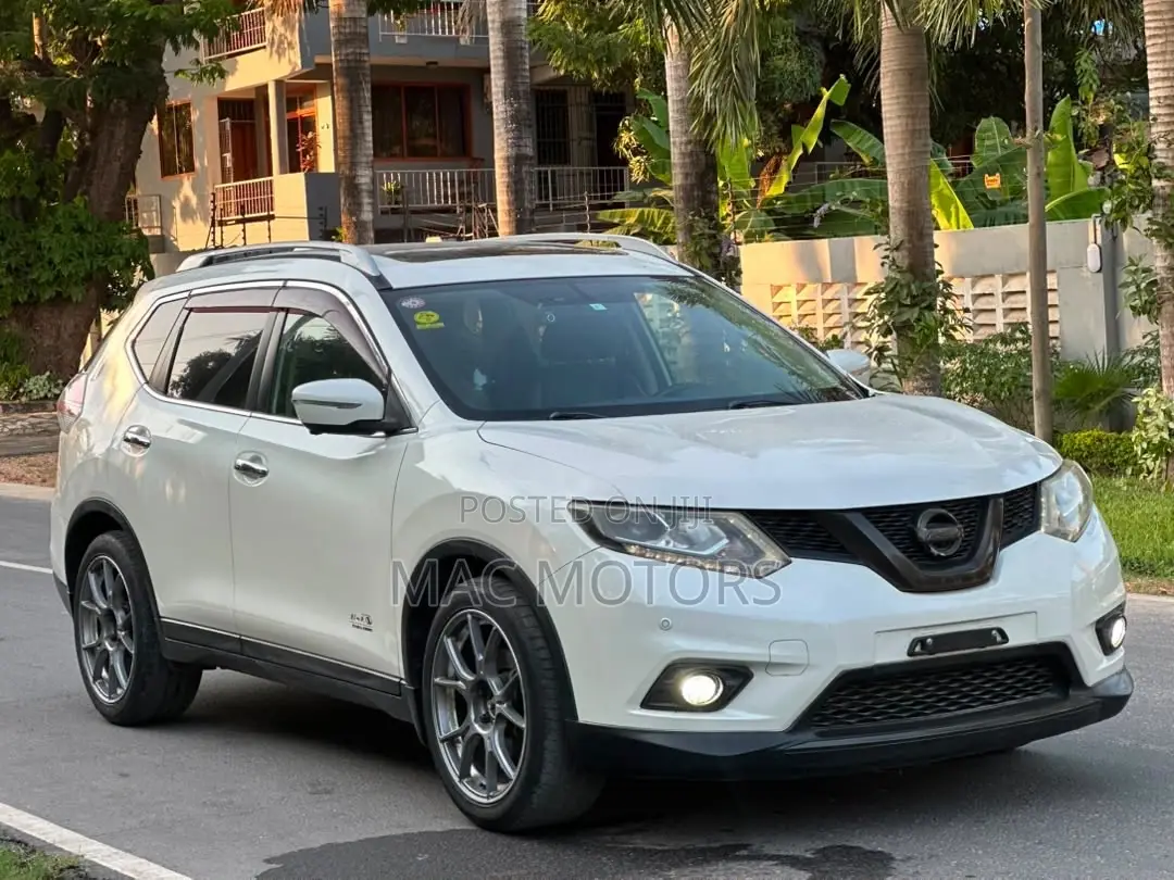 Nissan X-Trail 2.0 Petrol FWD 2015 White