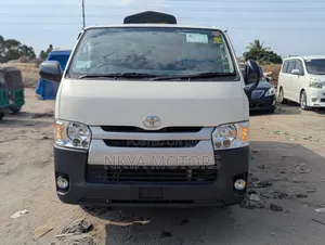 Toyota HiAce 2016 White