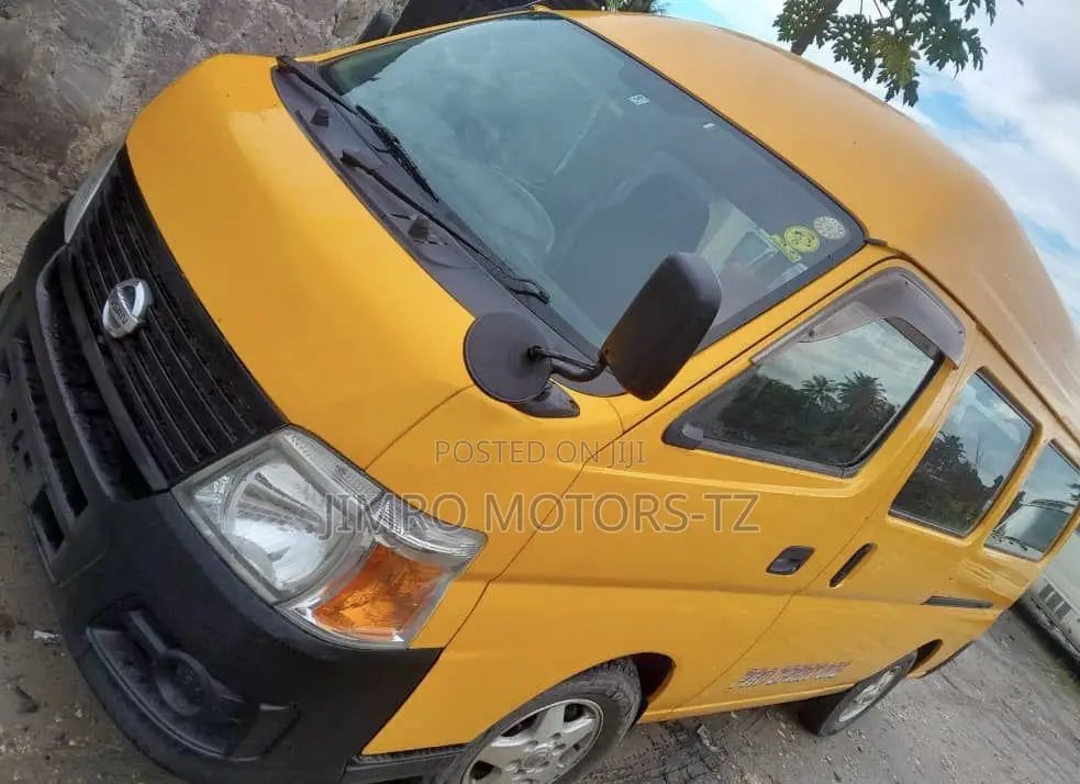 Nissan Caravan 2005 Yellow