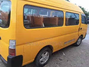 Nissan Caravan 2005 Yellow